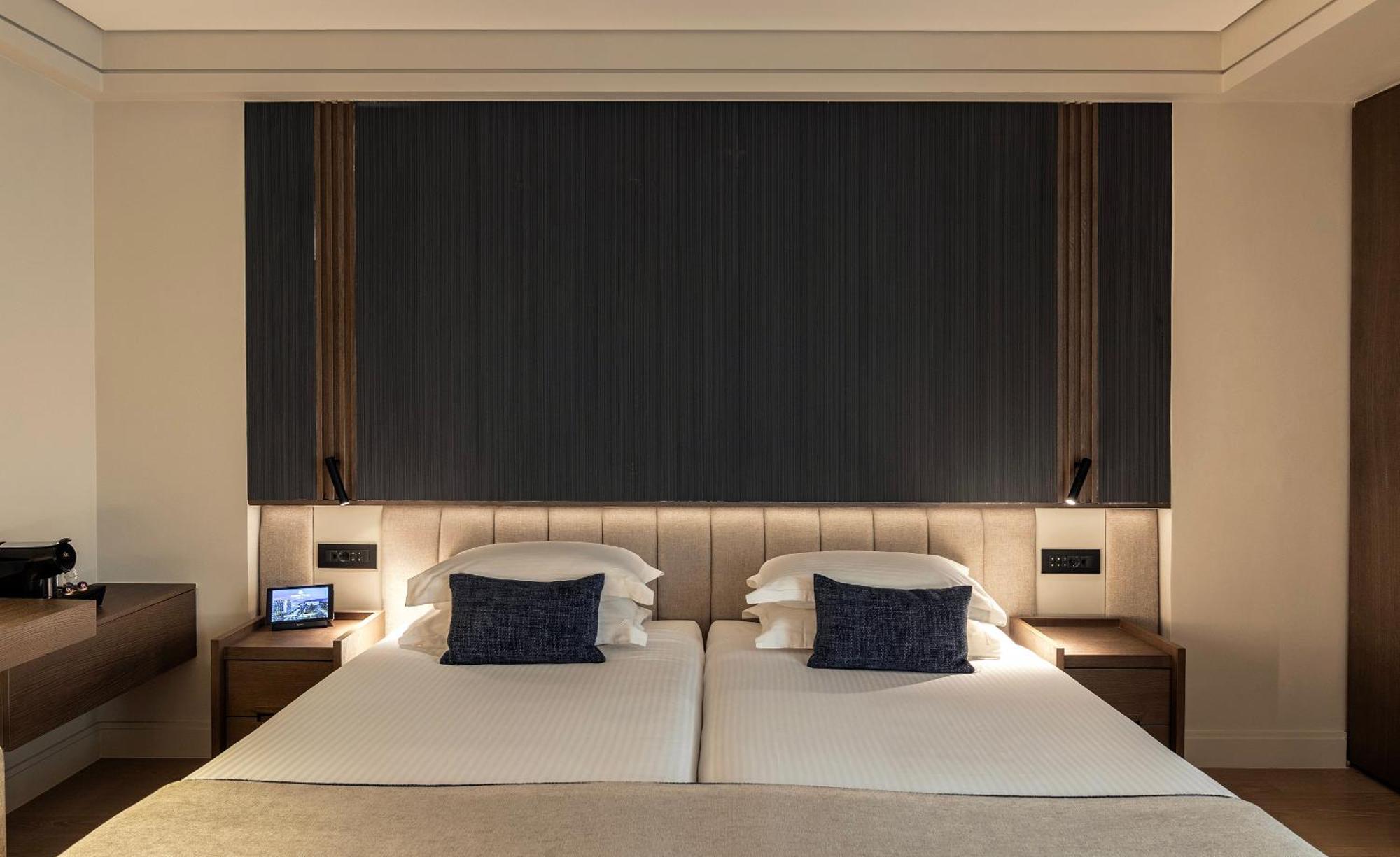 Njv Athens Plaza Hotel Luaran gambar A bedroom at the hotel