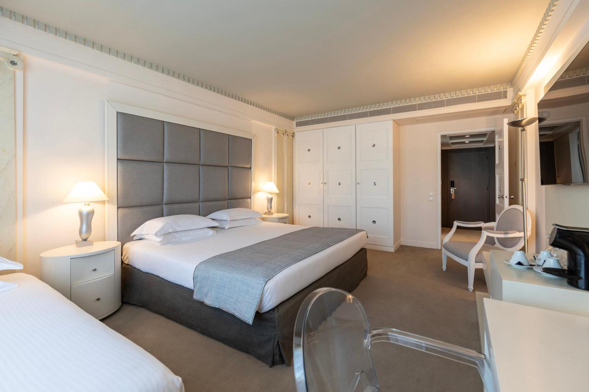 Njv Athens Plaza Hotel Luaran gambar A room at the hotel