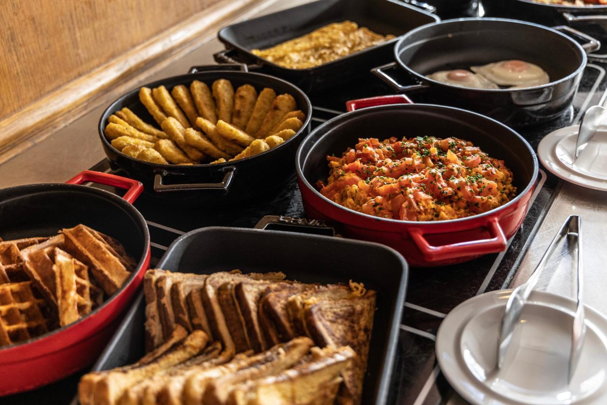 Njv Athens Plaza Hotel Luaran gambar A buffet at a hotel